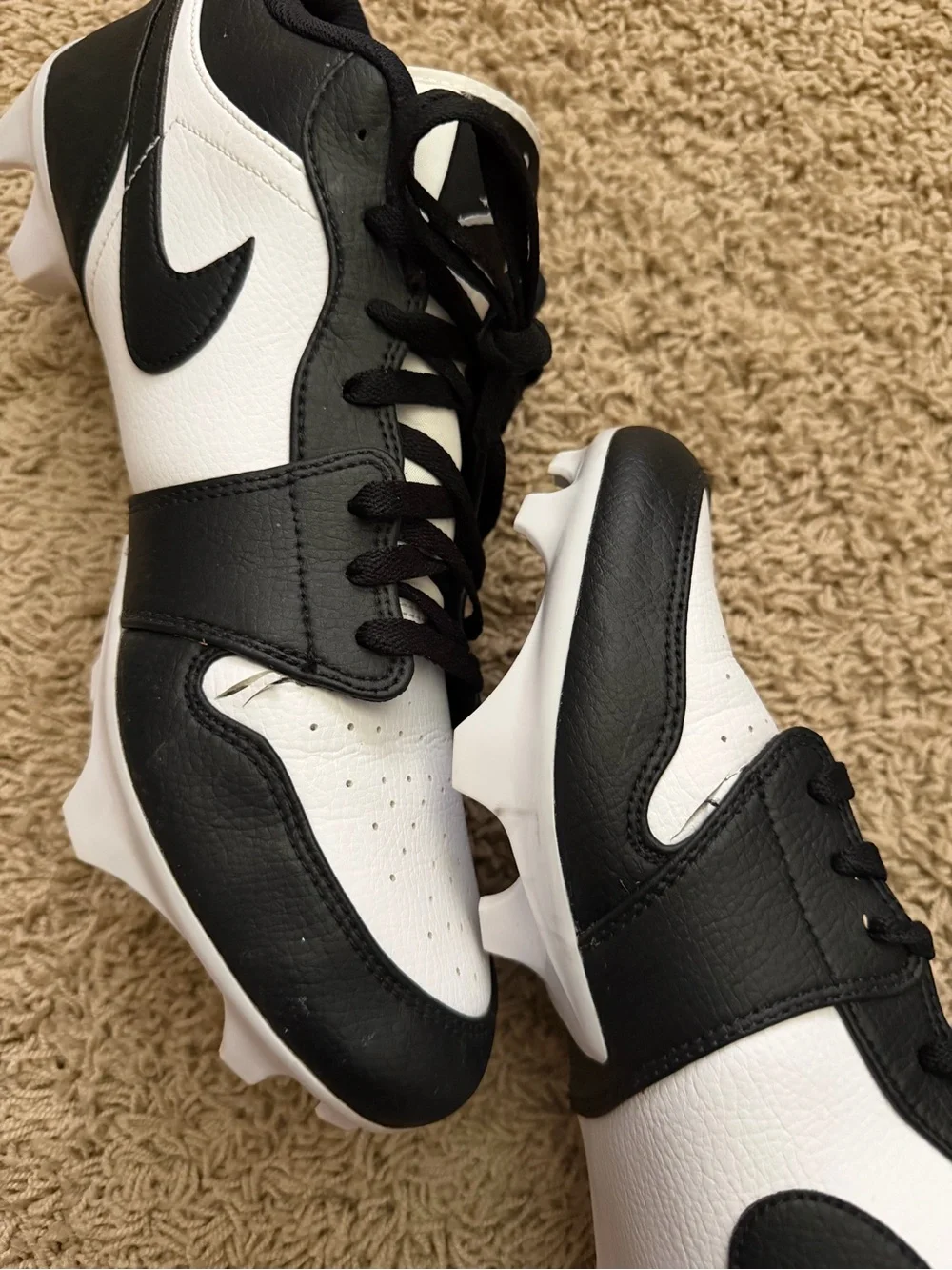 Jordan Men's Black and White Athletic Cleats